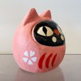 画像2: だるま猫　桜頭巾黒猫 (2)